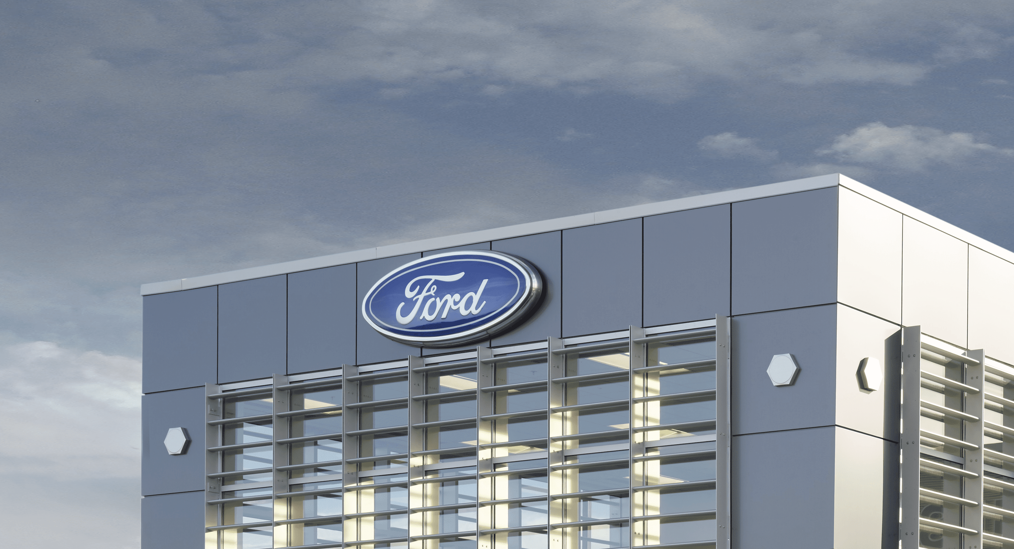 Ford y el "Dibu" Martínez unen esfuerzos para realizar proyectos solidarios en Argentina